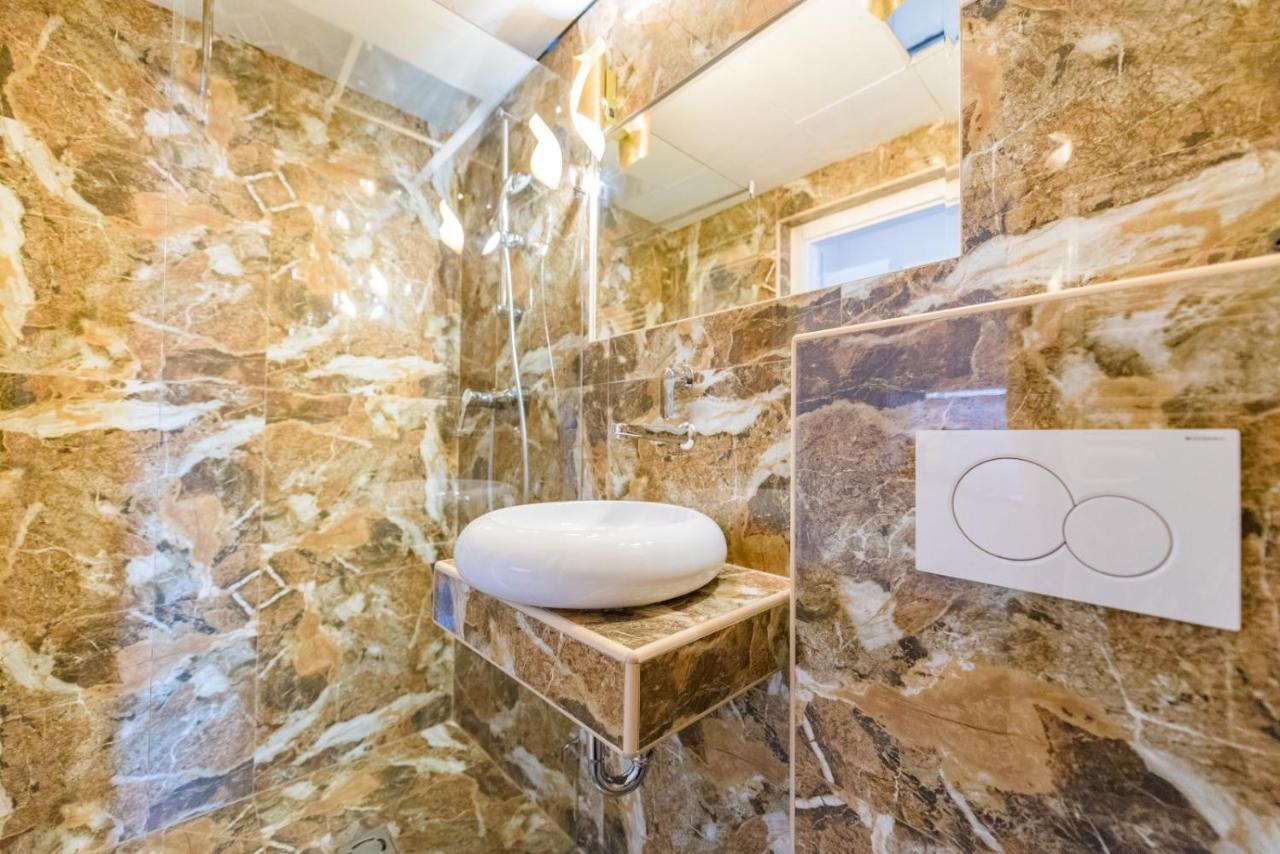 Ferienwohnung Enzo Capo Jacuzzi Andrassy Budapest Exterior foto
