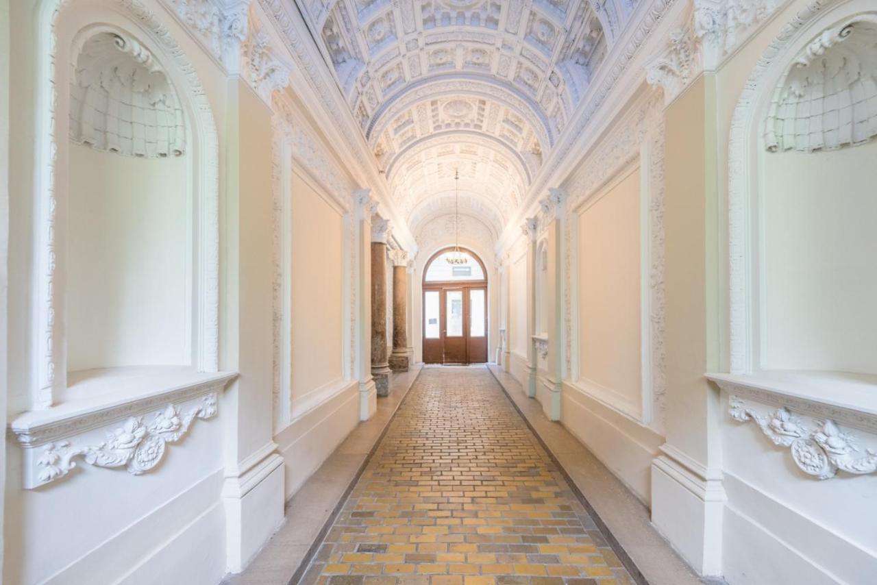 Ferienwohnung Enzo Capo Jacuzzi Andrassy Budapest Exterior foto