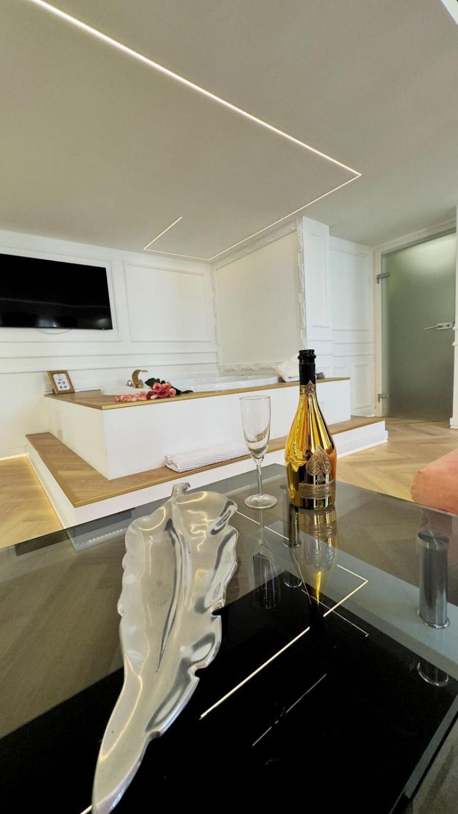 Ferienwohnung Enzo Capo Jacuzzi Andrassy Budapest Exterior foto