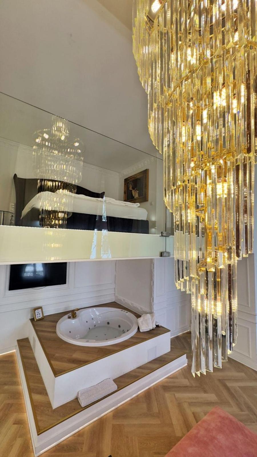 Ferienwohnung Enzo Capo Jacuzzi Andrassy Budapest Exterior foto