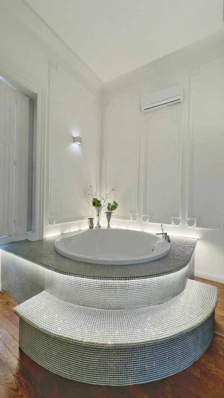 Ferienwohnung Enzo Capo Jacuzzi Andrassy Budapest Exterior foto